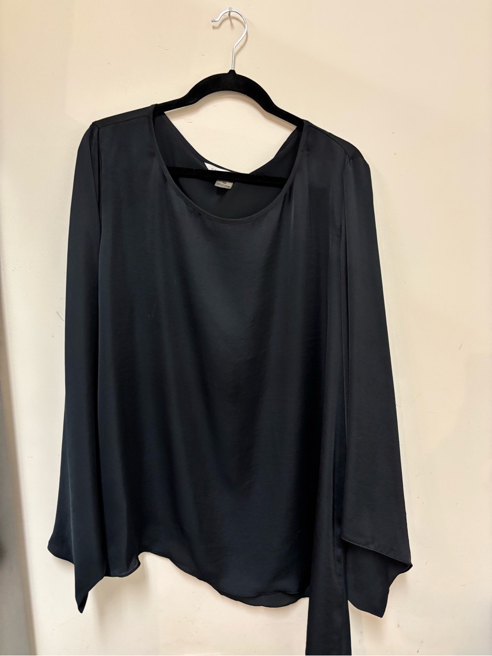 Peter Nygard Black Satin Long-Sleeve Blouse